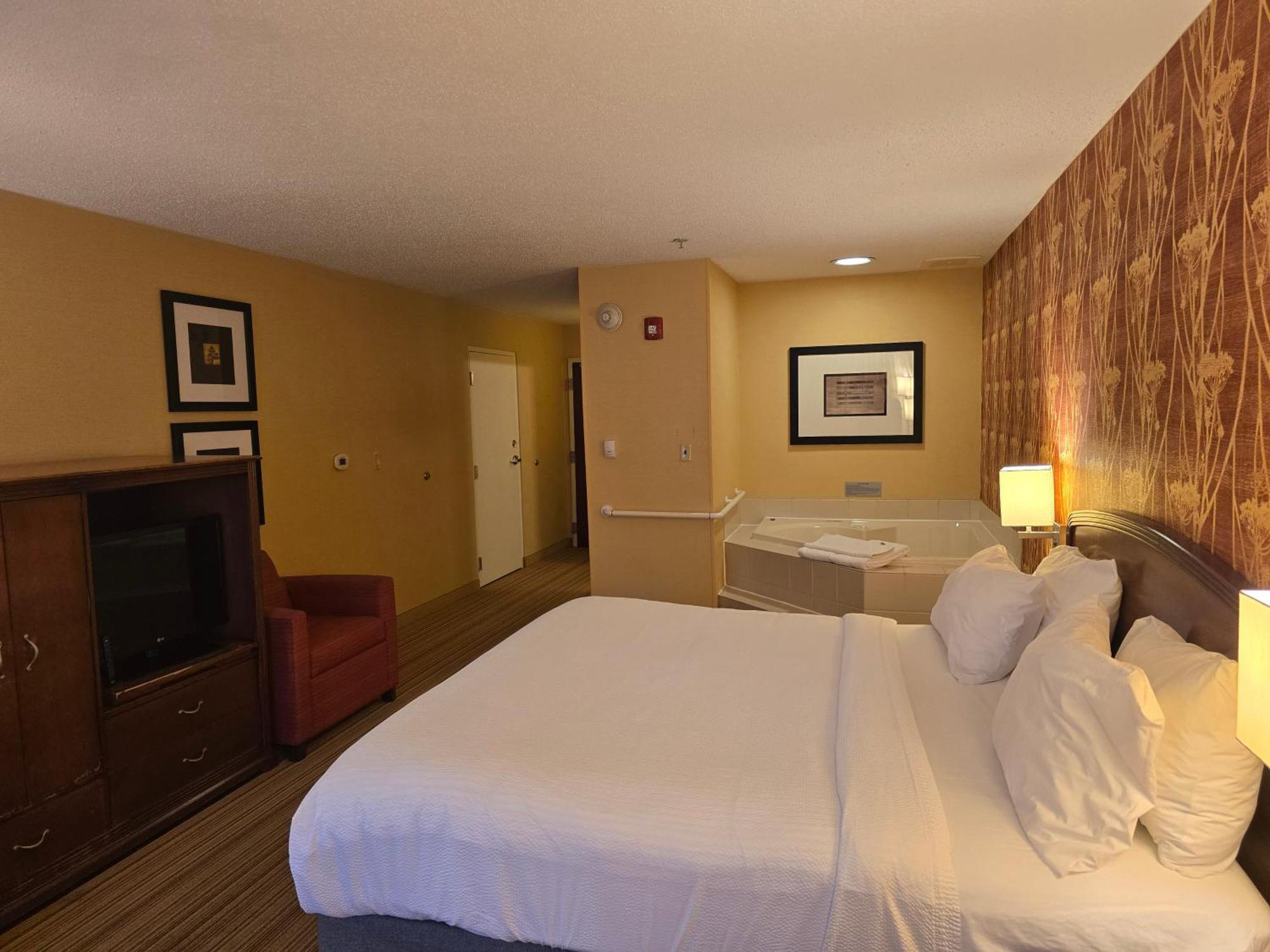 Country Inn & Suites By Radisson, Convention Center Altoona Exterior photo