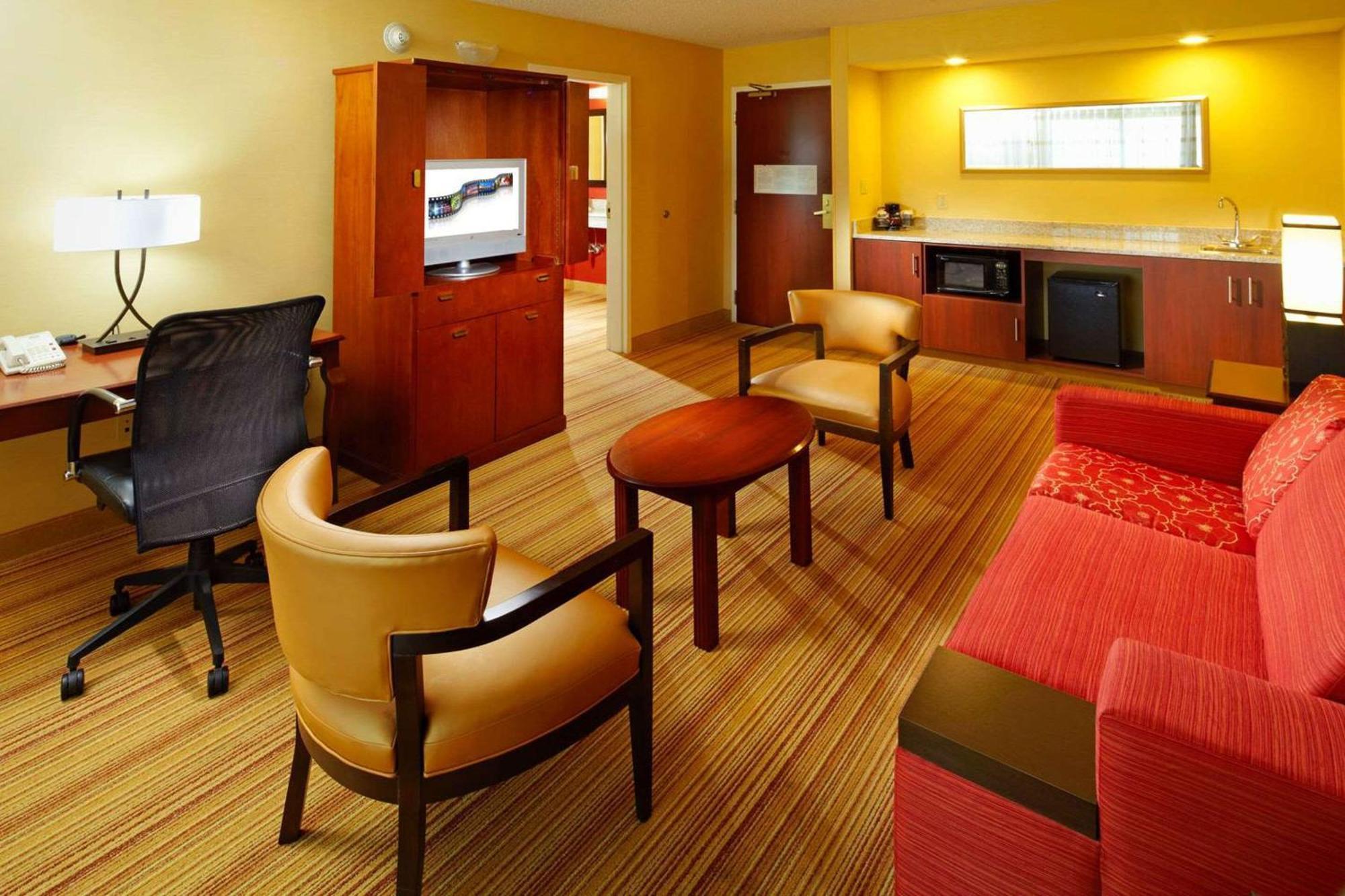 Country Inn & Suites By Radisson, Convention Center Altoona Exterior photo